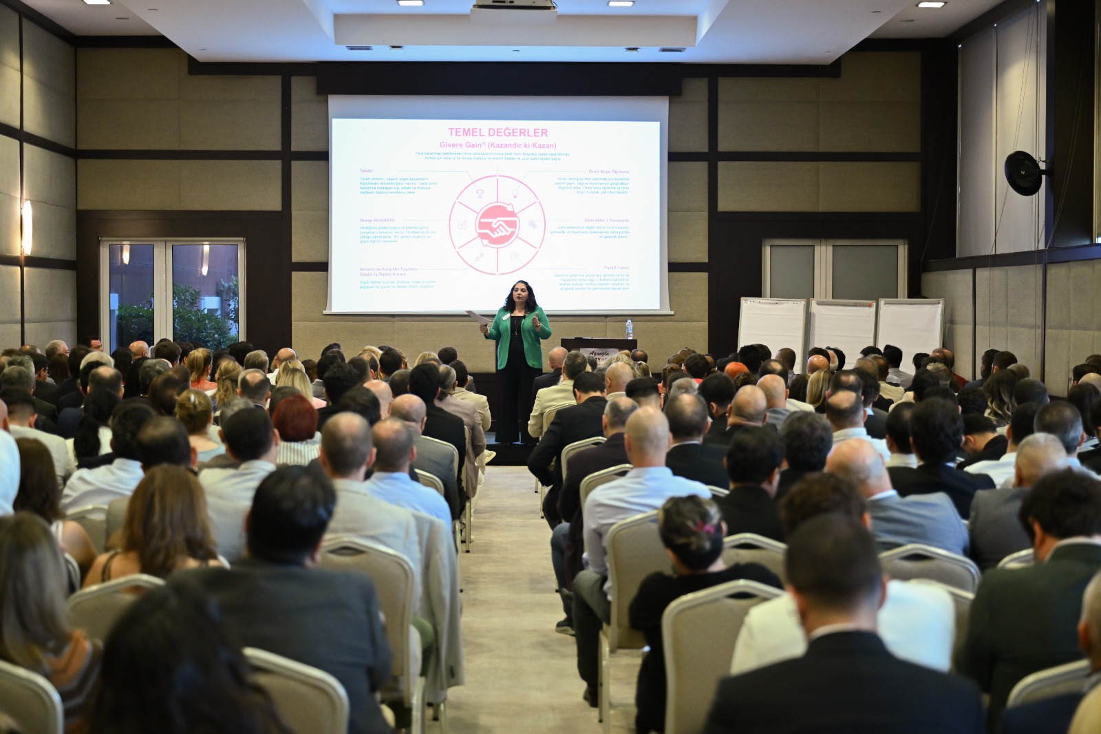 neden-bni-bni-franchise-toplanti-konusmaci-gorseli